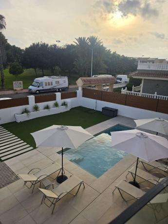 Chalet independiente en venta en Casa o chalet independiente en Calle Veleta, Los Balcones - Los Altos del Edén, Torrevieja, Torrevieja
thumbnail 3