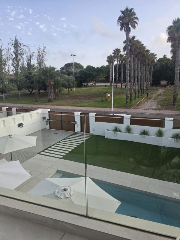 Sprzedaż niezależnego domku jednorodzinnego w Casa o chalet independiente en Calle Veleta, Los Balcones - Los Altos del Edén, Torrevieja, Torrevieja photo 4