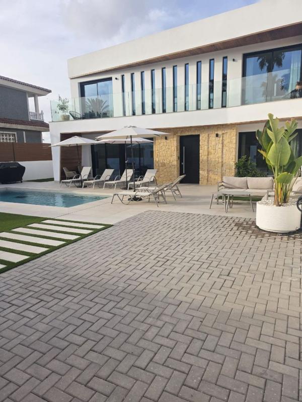Sprzedaż niezależnego domku jednorodzinnego w Casa o chalet independiente en Calle Veleta, Los Balcones - Los Altos del Edén, Torrevieja, Torrevieja photo 5