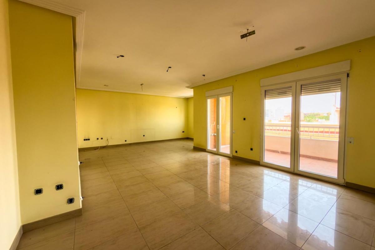 Продажа квартиры на Piso en Calle Villa Madrid, Puerto Deportivo, Torrevieja, Торревьеха
photo 3