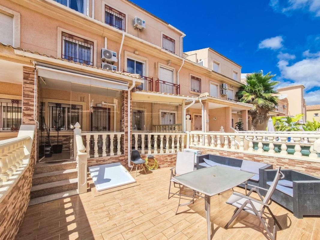 Venta de chalet adosado en Chalet adosado en Calle Jalón, Playa Flamenca, Orihuela , Orihuela photo 1