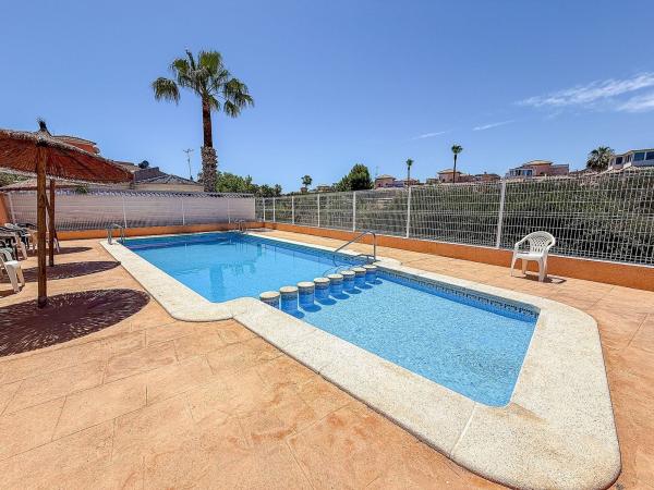 Chalet adosado en Calle Jalón, Playa Flamenca, Orihuela thumbnail 2