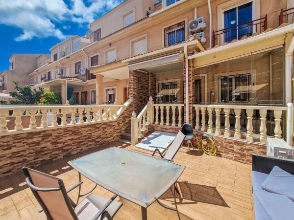 Chalet adosado en Calle Jalón, Playa Flamenca, Orihuela photo 4