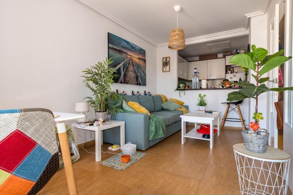 Venta de piso en Piso en Calle Benacantil, Gaspar Perrelló, Torrevieja, Torrevieja
photo 2