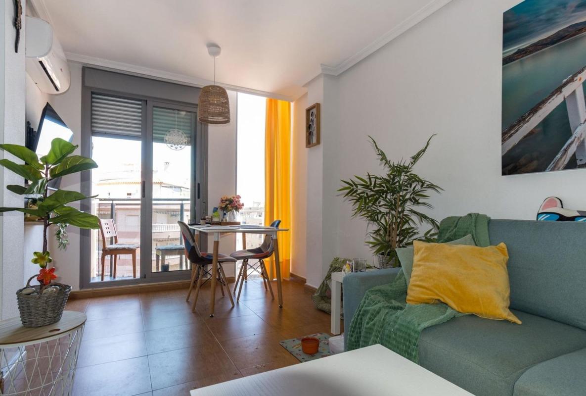 Venta de piso en Piso en Calle Benacantil, Gaspar Perrelló, Torrevieja, Torrevieja
photo 5