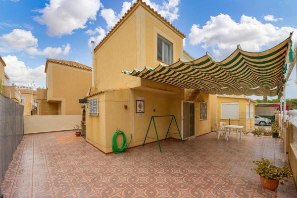 Chalet independiente en venta en Casa o chalet en Urbanización Paraje Natural I, La Siesta - El Salado - Torreta, Torrevieja, Torrevieja photo 1