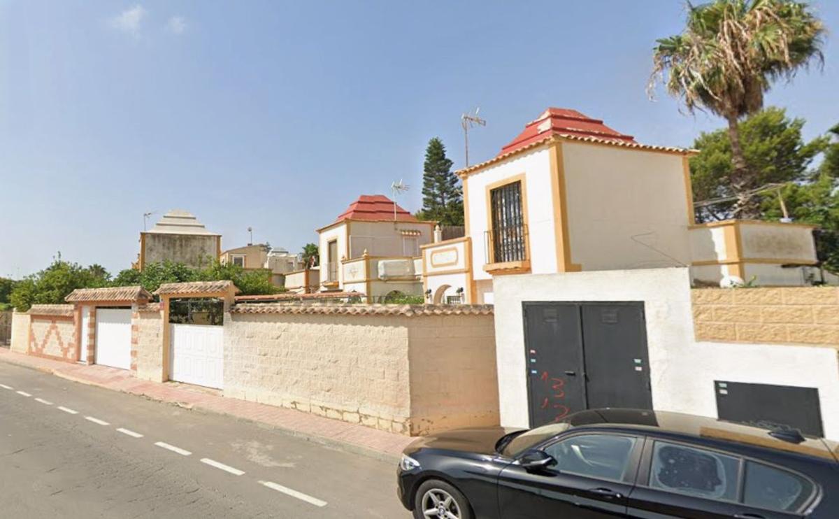 Venta de chalet independiente en La Siesta - El Salado - Torreta, Torrevieja
photo 1