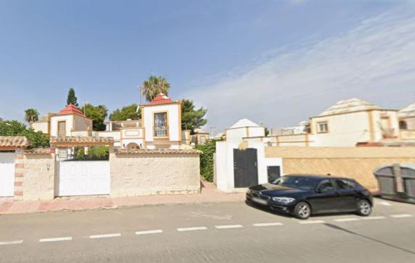 Chalet independiente en venta en La Siesta - El Salado - Torreta, Torrevieja
thumbnail 2