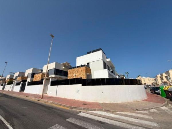 Chalet independiente en venta en Casa o chalet independiente en Calle Einstein, 17, Zona los Frutales, Torrevieja, Torrevieja
photo 1