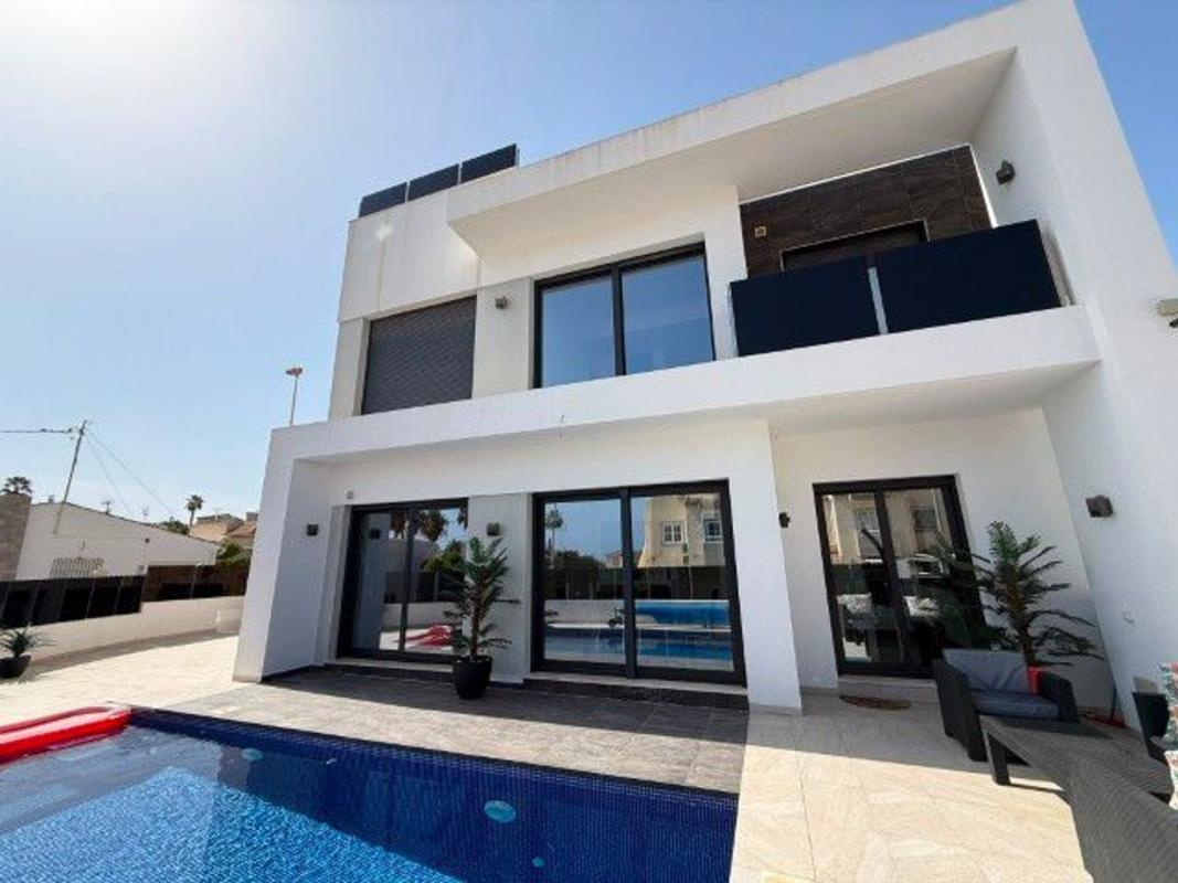 Sale of independent chalet in Casa o chalet independiente en Calle Einstein, 17, Zona los Frutales, Torrevieja, Torrevieja
 photo 2