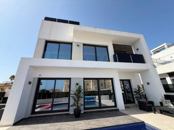 Chalet independiente en venta en Casa o chalet independiente en Calle Einstein, 17, Zona los Frutales, Torrevieja, Torrevieja
thumbnail 3