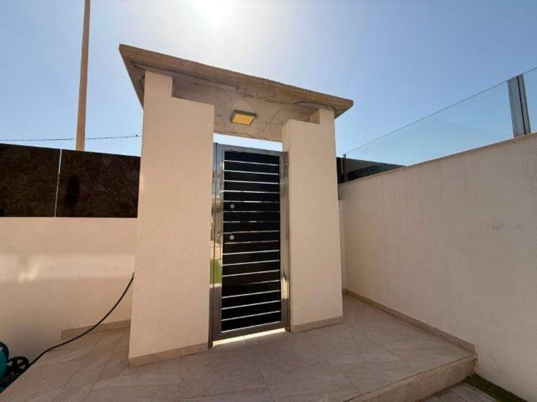 Sale of independent chalet in Casa o chalet independiente en Calle Einstein, 17, Zona los Frutales, Torrevieja, Torrevieja
 photo 4