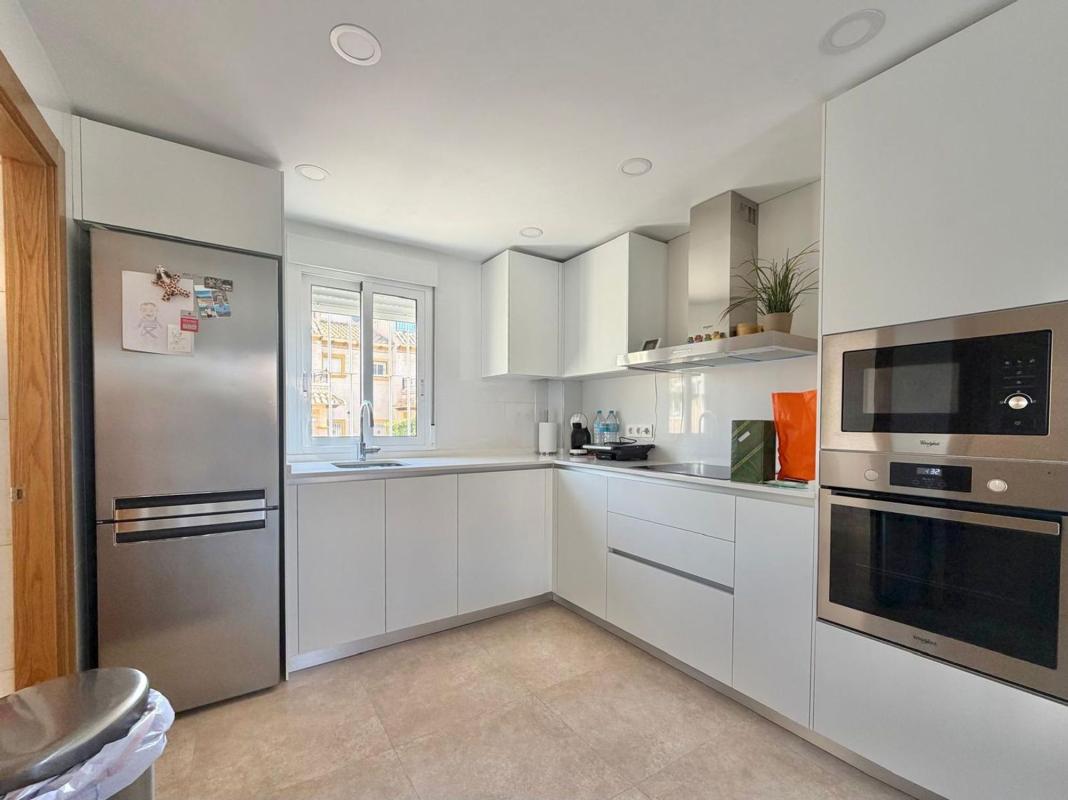 Продажа таунхауса в  Chalet adosado en Calle Salzillo, La Zenia, Orihuela , Ориуэла photo 2