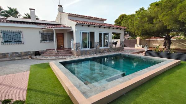 Частный шале на продаже в  Casa o chalet independiente en Avenida los Girasoles, Los Girasoles, San Vicente del Raspeig, Сан-Висенте-дель-Распейг photo 4