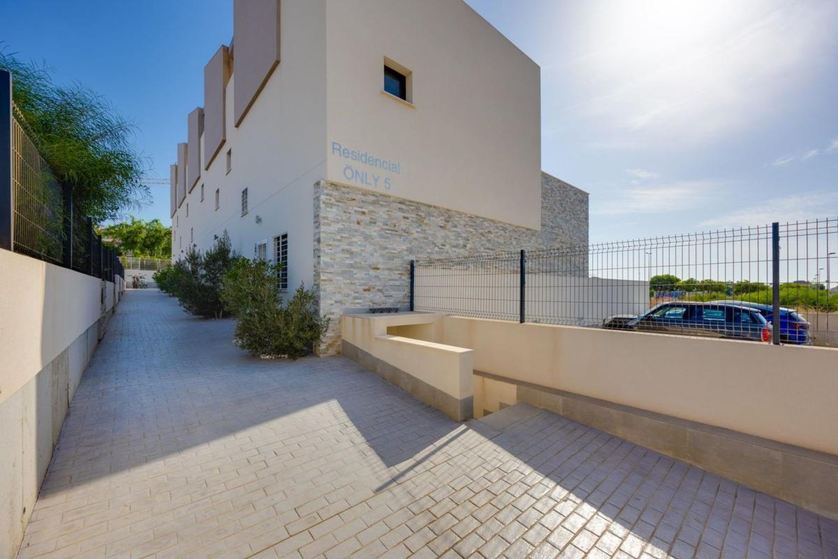 Продажа таунхауса в Chalet adosado en Calle Hierro s/n, Aguas Nuevas, Torrevieja , Торревьеха photo 2