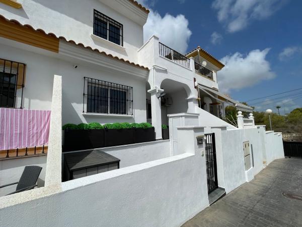 Chalet adosado en Calle Tiberiades, Zona Lago - Los Almendros, Orihuela photo 2