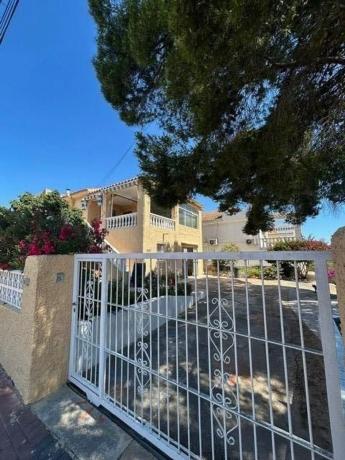 Chalet wolnostojący na sprzedaż w  Casa o chalet independiente en Calle Cartagineses, 44, Los Balcones - Los Altos del Edén, Torrevieja, Torrevieja photo 4