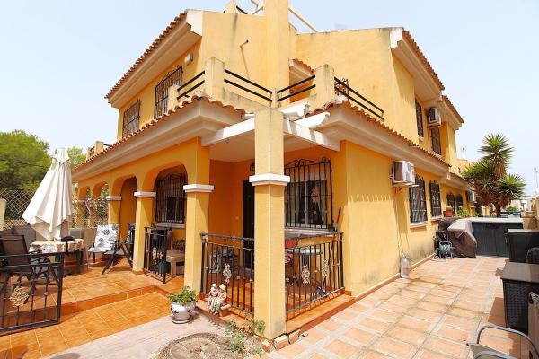 Chalet adosado en Calle Baikal, 8, Zona Lago - Los Almendros, Orihuela photo 2