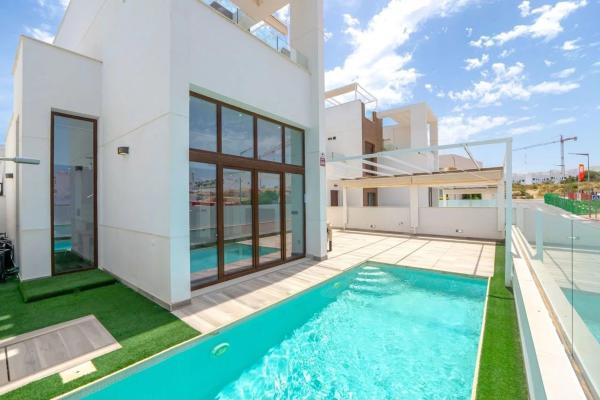 Chalet independiente en venta en Casa o chalet en Los Balcones - Los Altos del Edén, Torrevieja, Torrevieja
photo 1