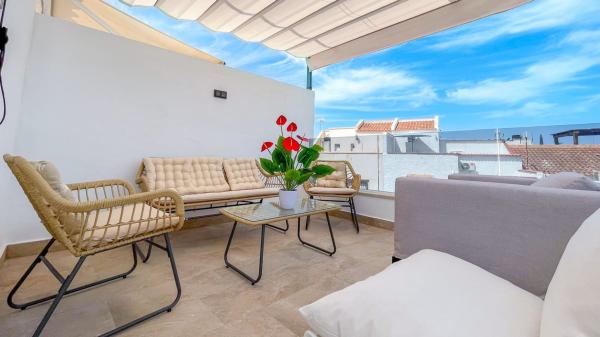 Chalet pareado en Calle Luxemburgo, Nueva Torrevieja, Torrevieja thumbnail 2