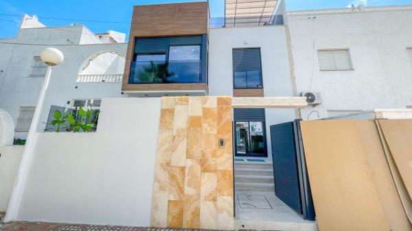 Chalet pareado en Calle Luxemburgo, Nueva Torrevieja, Torrevieja thumbnail 3