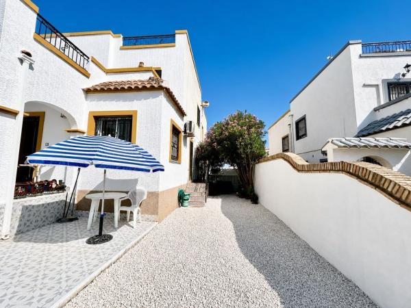 Chalet wolnostojący na sprzedaż w Casa o chalet en Los Balcones - Los Altos del Edén, Torrevieja, Torrevieja photo 1