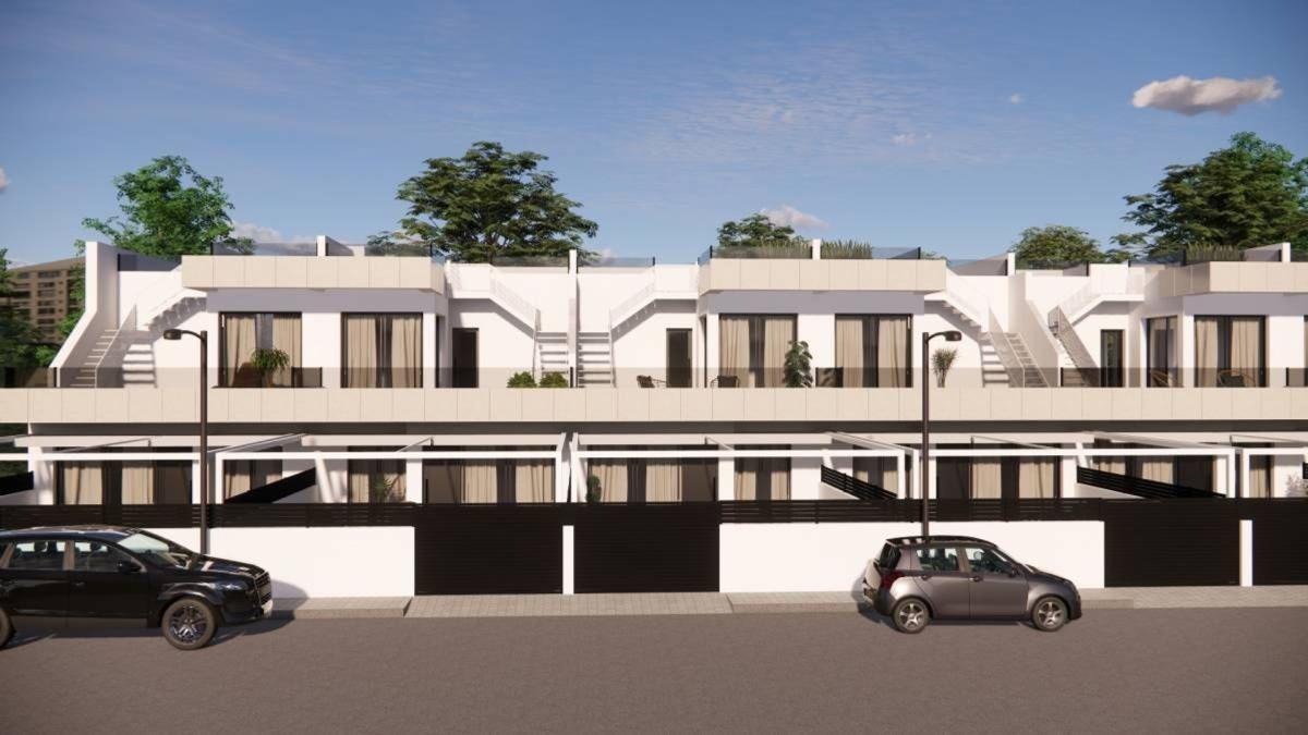 Продажа таунхауса в Chalet adosado en Avenida Juan Pablo II, Centro, Rojales , Рохалес photo 3