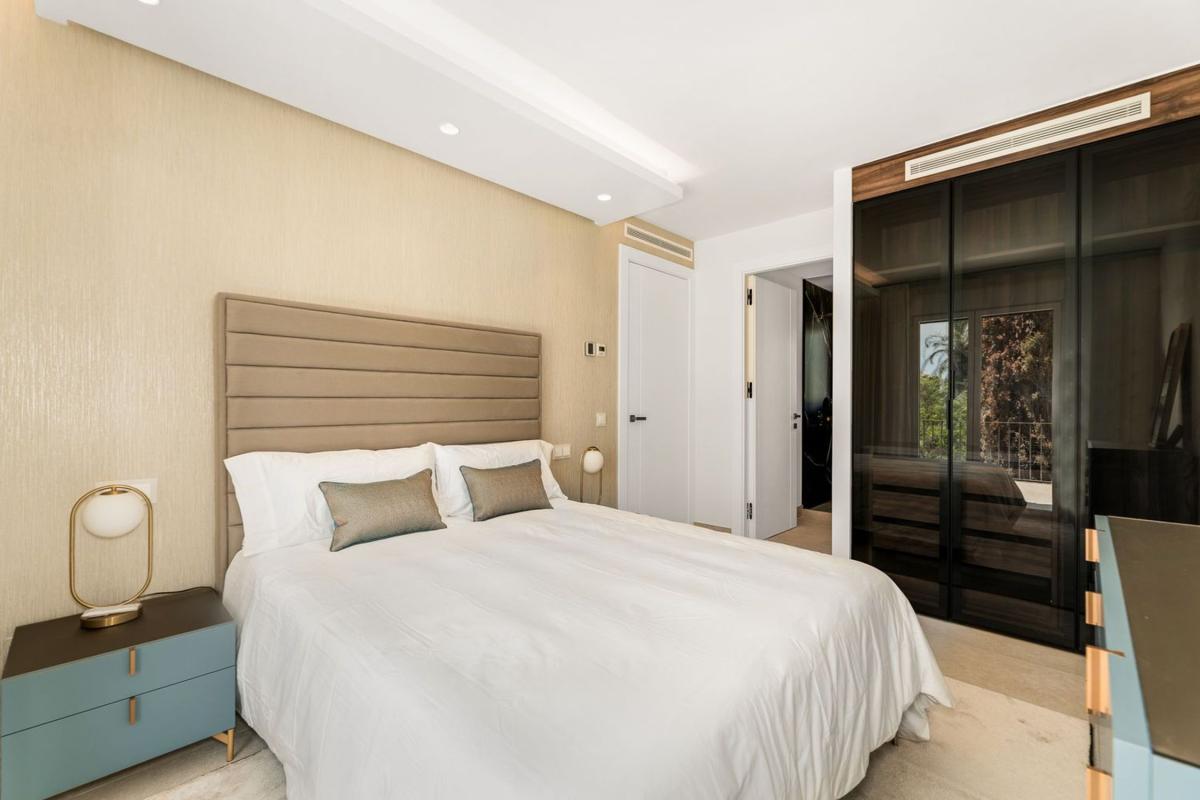 Продажа таунхауса в Chalet adosado en Urbanizacion Presidente Beach, 1, El Velerín, Estepona , Эстепона photo 4