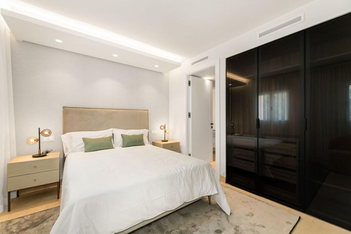 Продажа таунхауса в Chalet adosado en Urbanizacion Presidente Beach, 1, El Velerín, Estepona , Эстепона photo 5