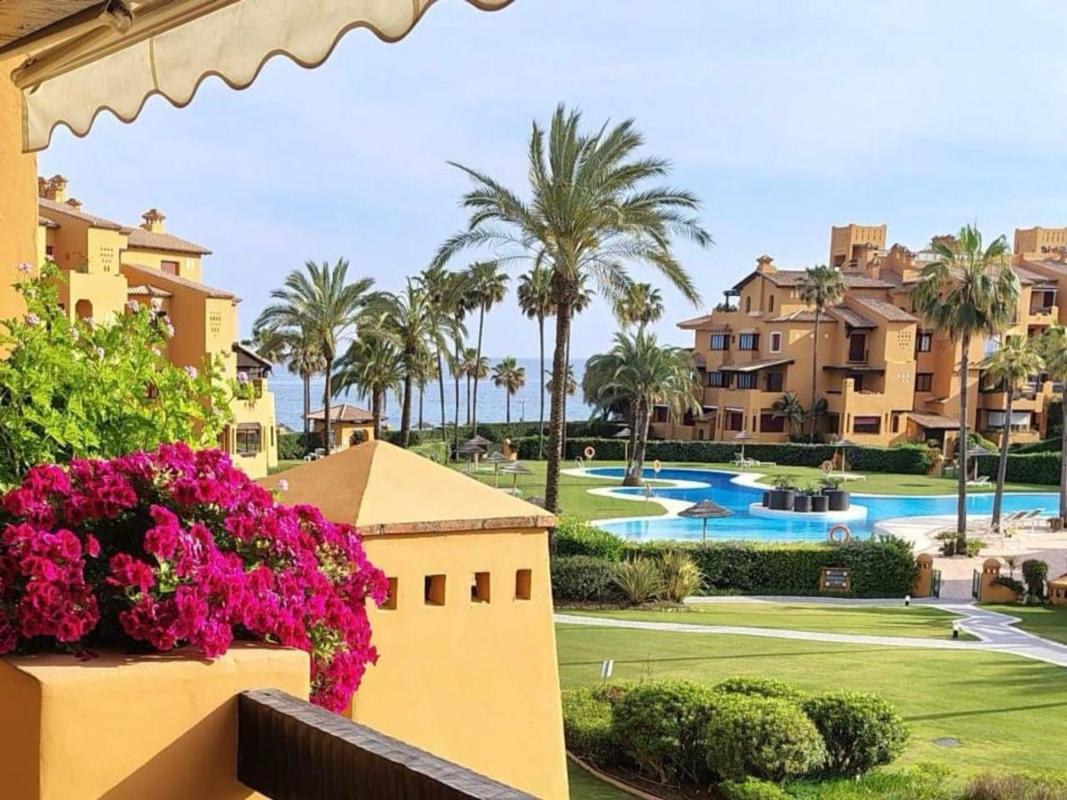 Sprzedaż mieszkania w Piso en Urbanization Alcazaba Beach Houses, 15, Punta Plata, Estepona, Estepona
photo 2