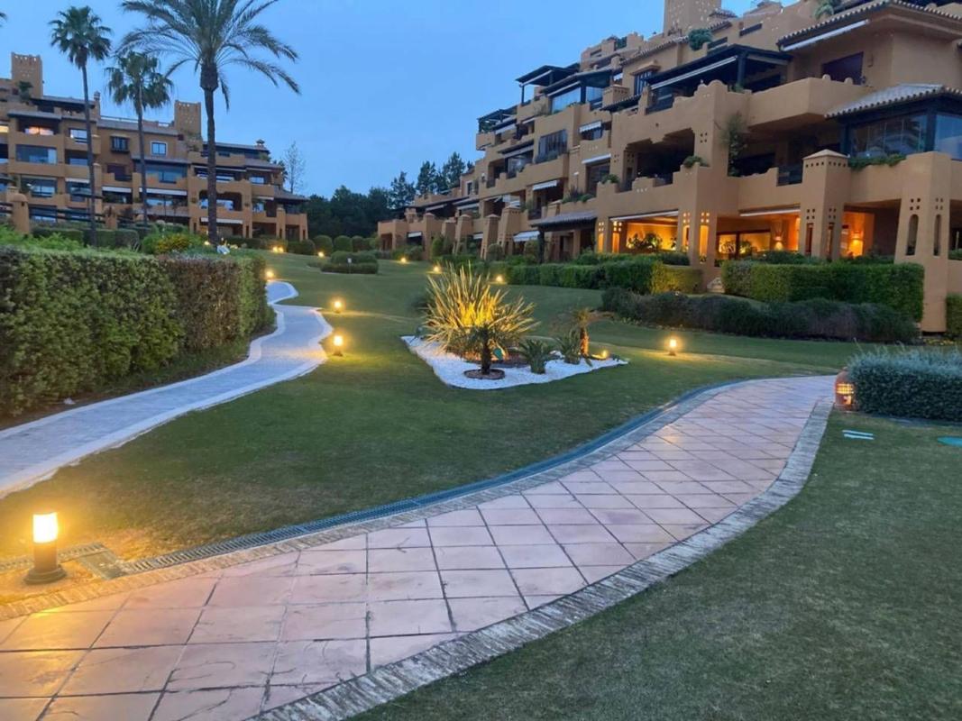 Sprzedaż mieszkania w Piso en Urbanization Alcazaba Beach Houses, 15, Punta Plata, Estepona, Estepona
photo 4