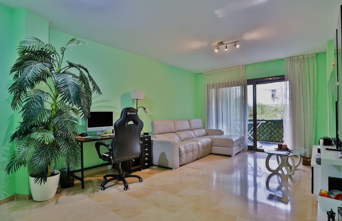 Venta de piso en Piso en Calle Incosol, 110, Rio Real, Marbella, Marbella
 photo 2
