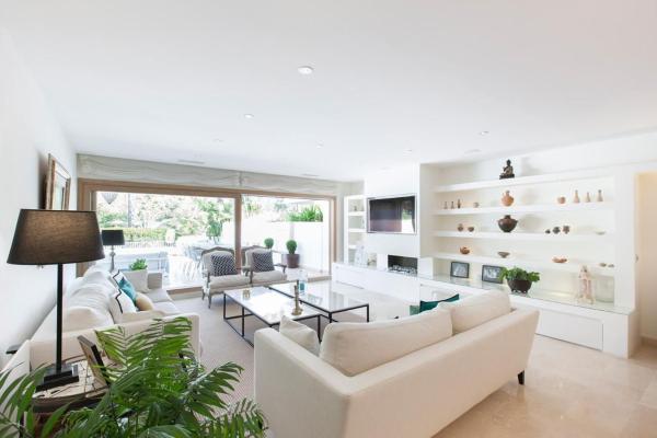 Venta de piso en Piso en Calle Cerro Andevalo, 81, Lomas de Marbella Club, Marbella, Marbella
thumbnail 2