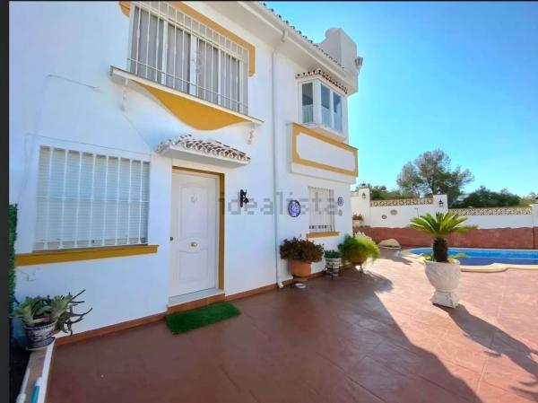 Chalet pareado en Calle Dámaso Alonso, 15, Manantiales - Lagar - Cortijo, Alhaurín de la Torre photo 2