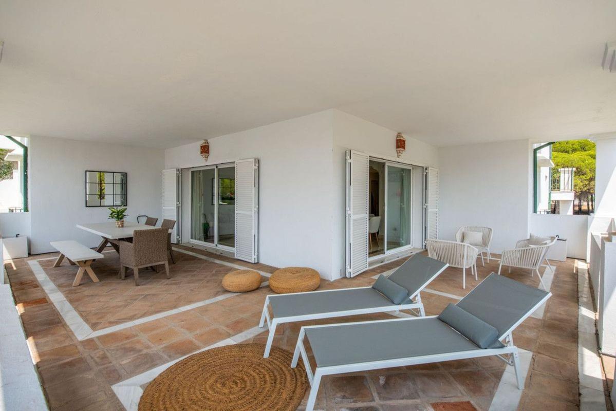 Venta de piso en Piso en Calle del Escudo, Atalaya-Isdabe, Estepona, Estepona
 photo 2