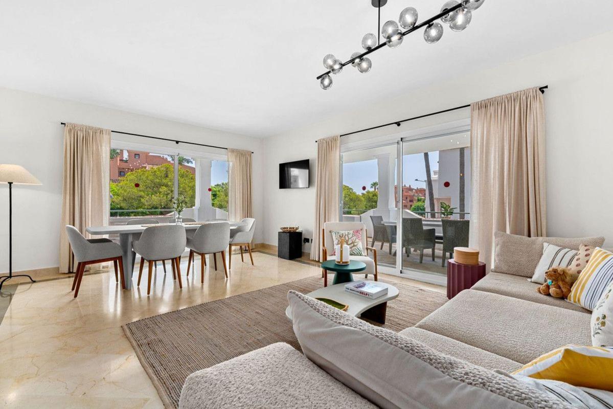 Venta de piso en Piso en Calle del Escudo, Atalaya-Isdabe, Estepona, Estepona
 photo 3