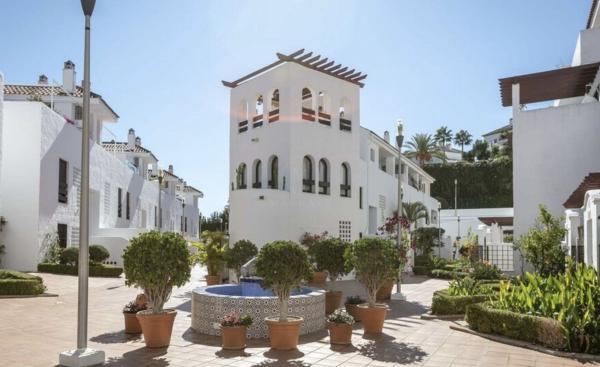 Venta de piso en Piso en Calle el Califa, 8, Nueva Andalucía, Marbella, Marbella
thumbnail 3