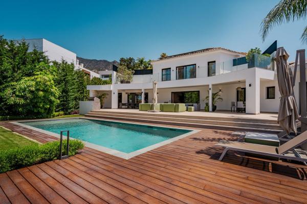 Casa o chalet independiente en CL Competa-rocio D Nagueles, 24, Sierra Blanca, Marbella photo 1