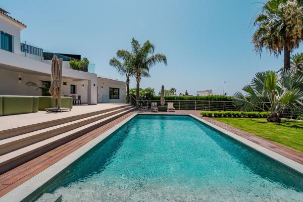 Casa o chalet independiente en CL Competa-rocio D Nagueles, 24, Sierra Blanca, Marbella thumbnail 3