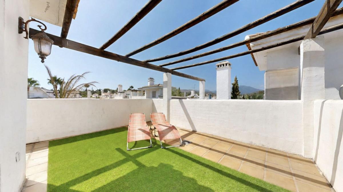Продажа дуплекса на Dúplex en Urbanizacion n Andalucia e, La Dama de Noche-La Alzambra, Marbella, Марбелла photo 2