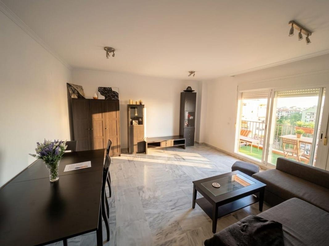 Продажа квартиры на Piso en Calle Faro, Zona Centro Comercial Torrequebrada, Benalmádena, Бенальмадена
photo 1