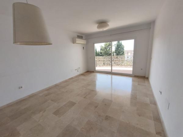 Sale of flat in Piso en Calle Artemisa s/n, Los Pacos, Fuengirola, Fuengirola
thumbnail 2