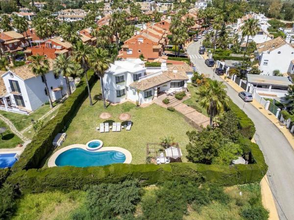 Casa o chalet independiente en Urbanización Biarritz Golf, 118, Nueva Atalaya, Estepona photo 1
