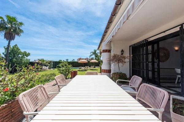 Casa o chalet independiente en Urbanización Biarritz Golf, 118, Nueva Atalaya, Estepona thumbnail 2
