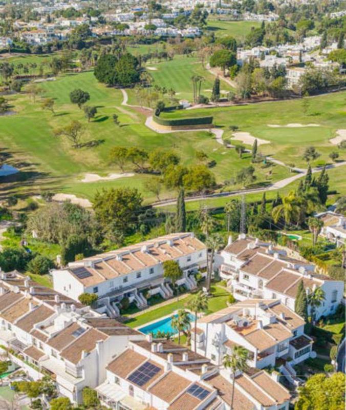 Sprzedaż szeregowego domku w  Chalet adosado en La Pinta, Aloha, Marbella , Marbella photo 3