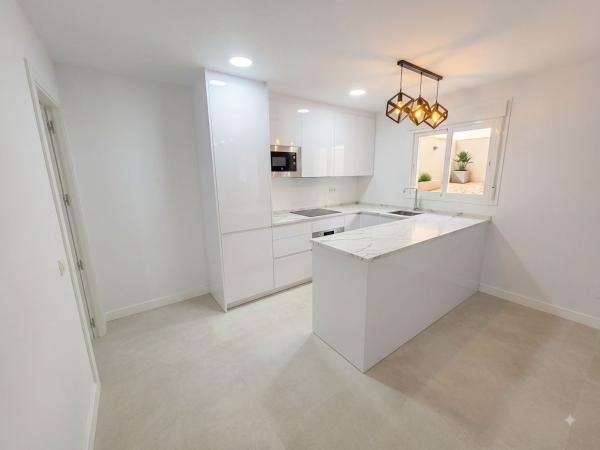 Venta de piso en Piso en Calle Juan de Quijada, Santa Marta, Marbella, Marbella
photo 1