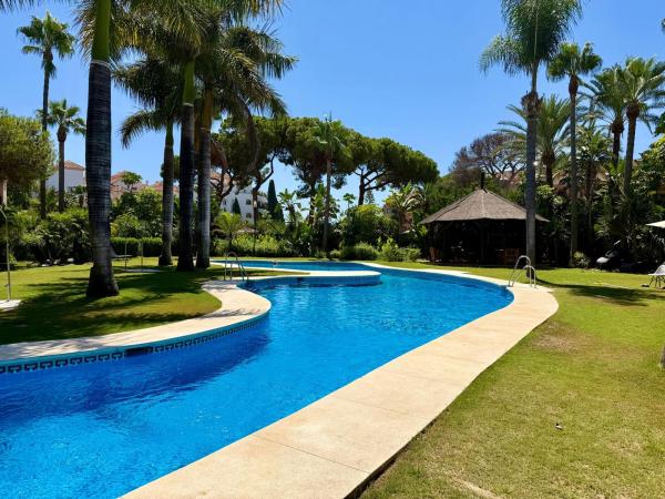 Ático en venta en Ático en Avenida de las Mimosas, 3, Puerto Banús, Marbella, Marbella photo 1