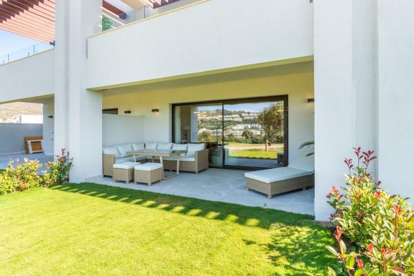 Chalet pareado en Calle Mirador del Golf, 1, La Cala Golf - Lagar Martell, Mijas thumbnail 2