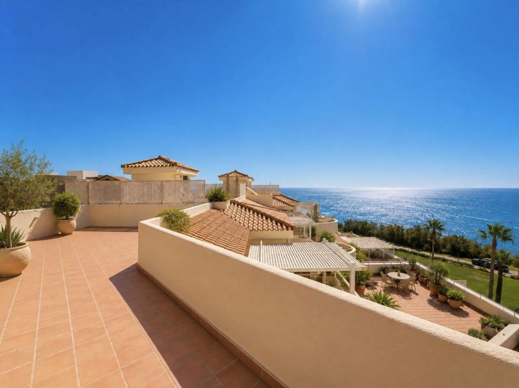 Venta de duplex en Dúplex en Via del Mediterráneo, Buenas Noches, Estepona, Estepona photo 2