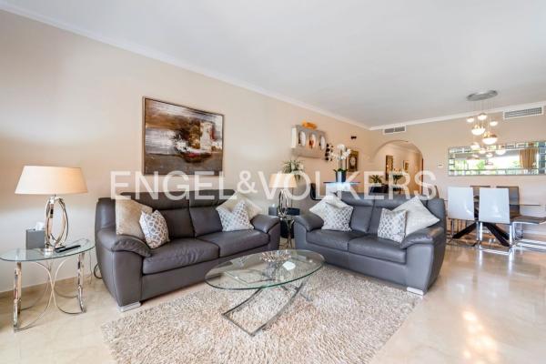 Venta de piso en Piso en Avenida del Rhin, Villacana - Costalita - Saladillo, Estepona, Estepona
 photo 4